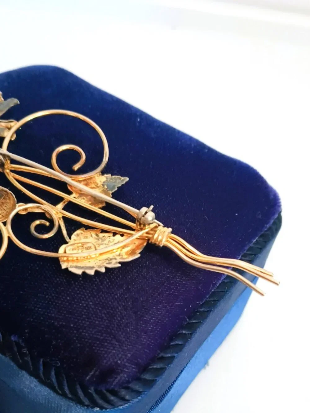 Vtg Van Dell 12K GF Brooch Blue Rhinestone Flower Swirl Vines Acorn & Leaves